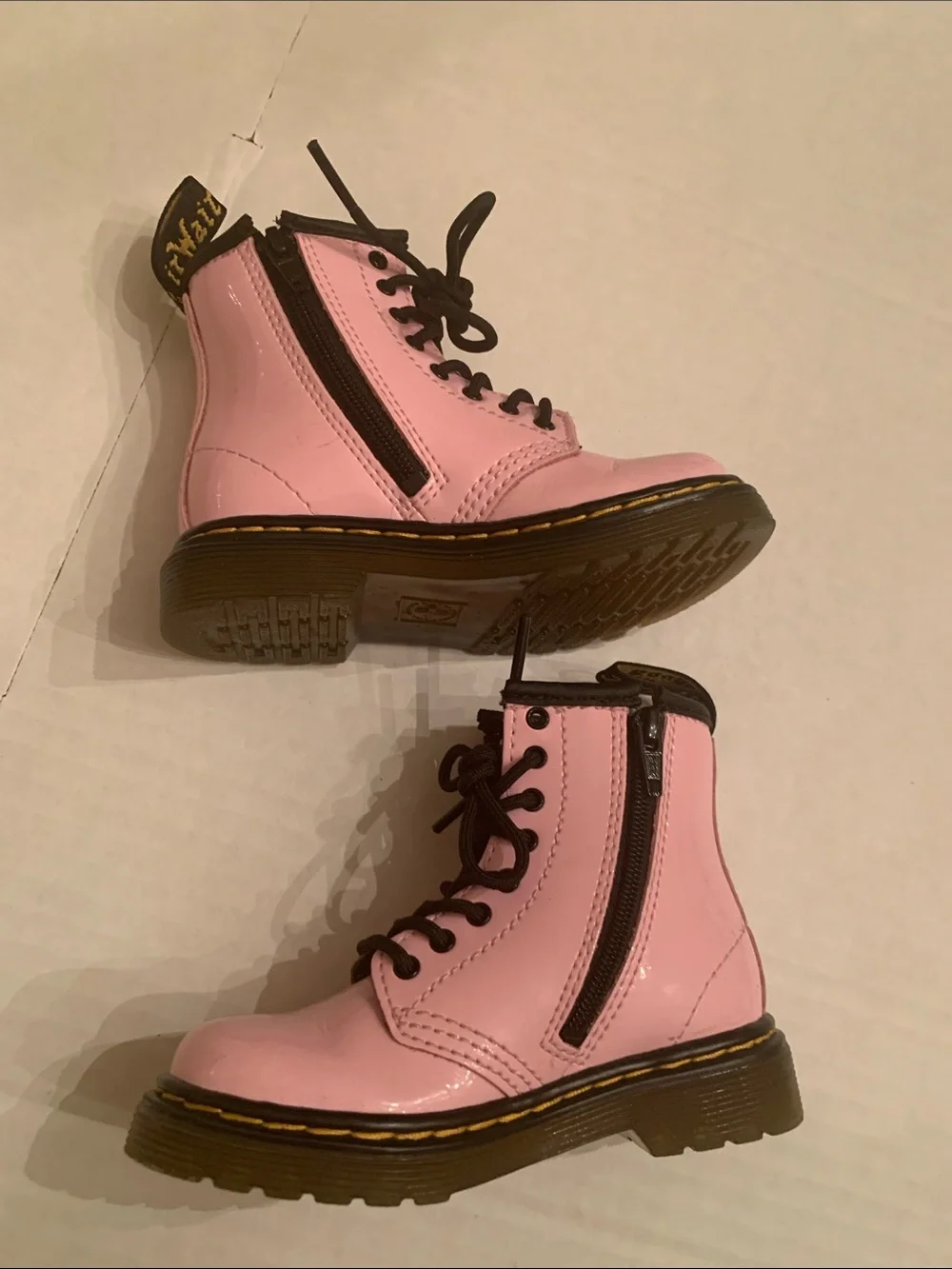 EUC Doc Martins 1460 Little Girl size 7 Pink Patent Leather